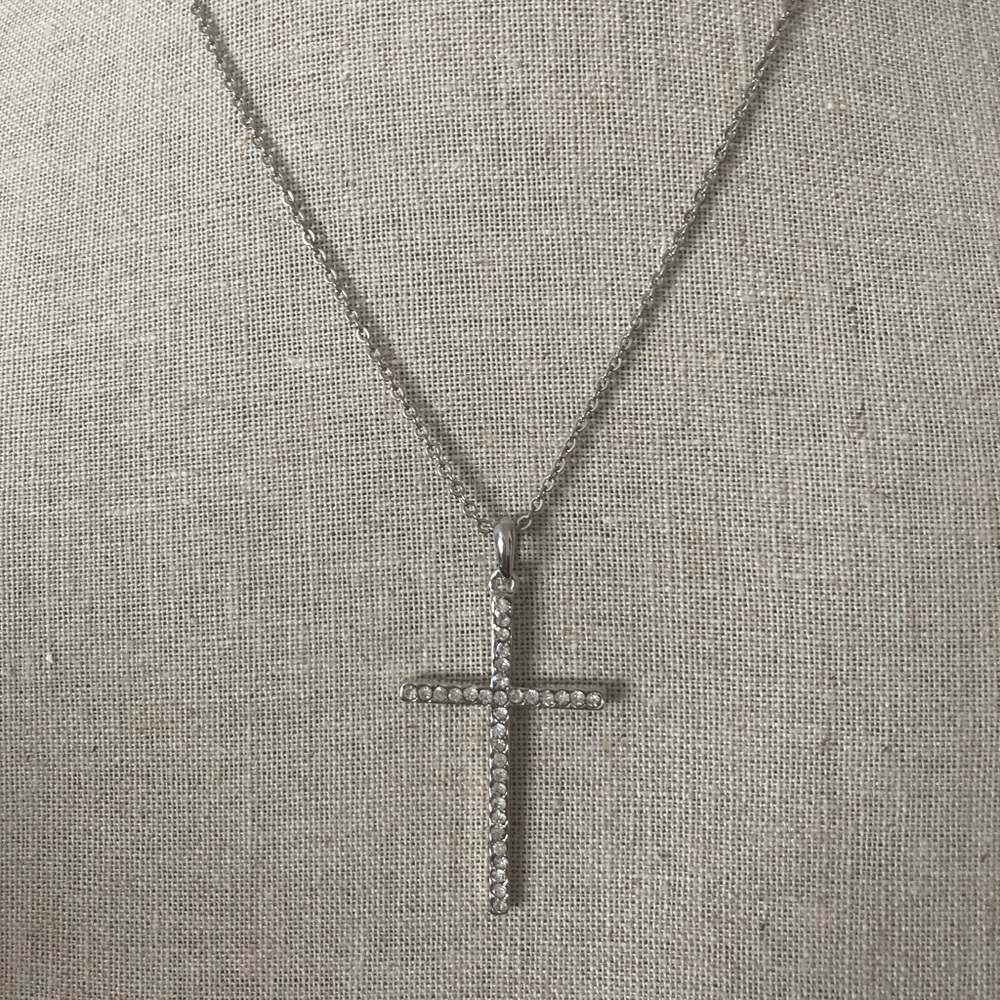 AMRITA SINGH JEWELED CROSS NECKLACE. - Picture 2 of 3
